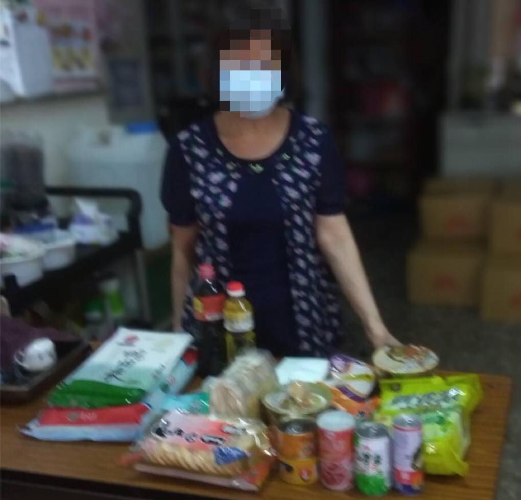 感謝無極聖皇殿捐贈普渡食物箱發送到三重區五華里(標題圖檔)