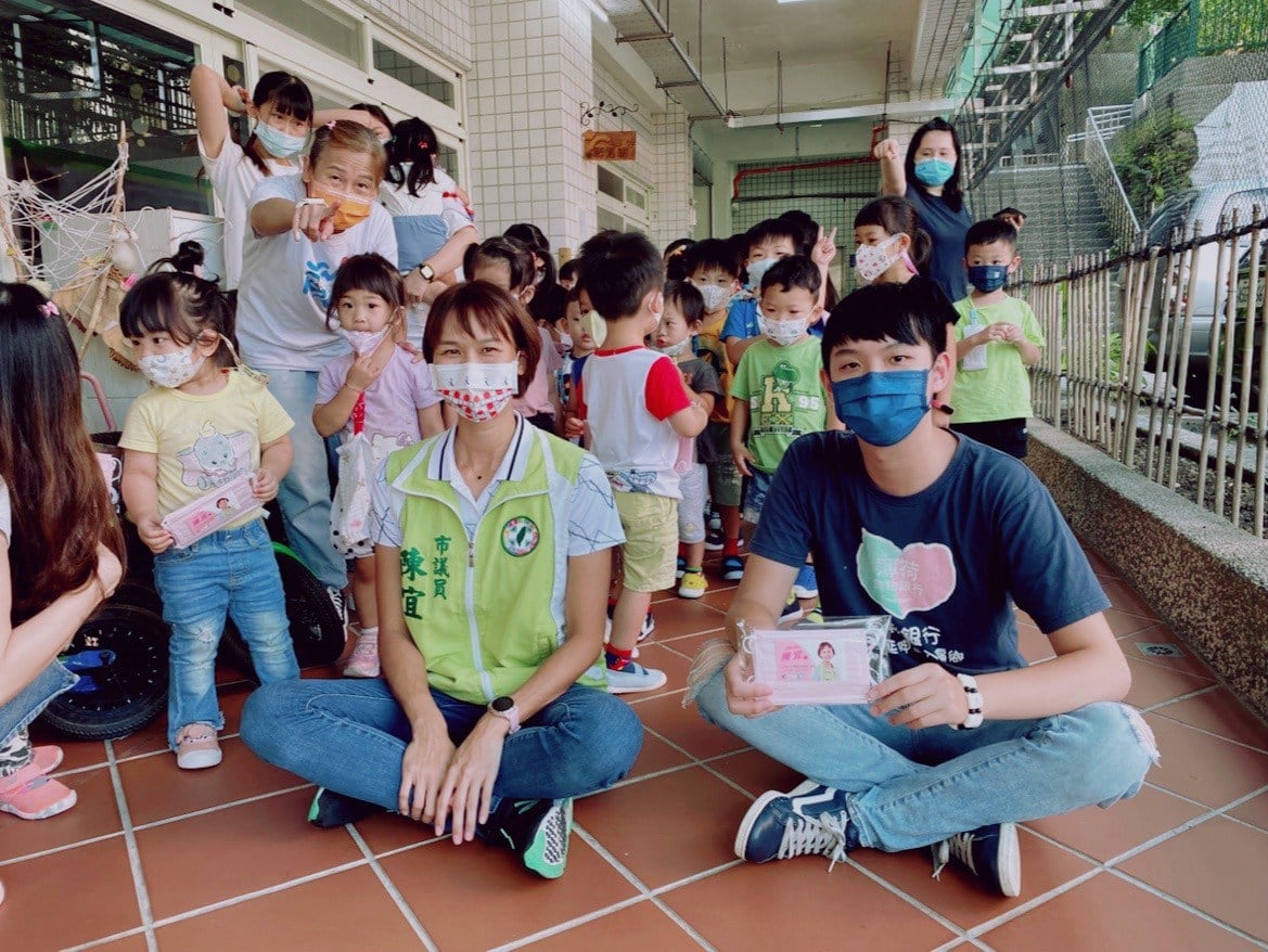 防疫送愛 幼童歡樂(標題圖檔)