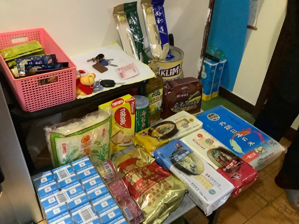 殘缺獨自撫養幼小兒(標題圖檔)