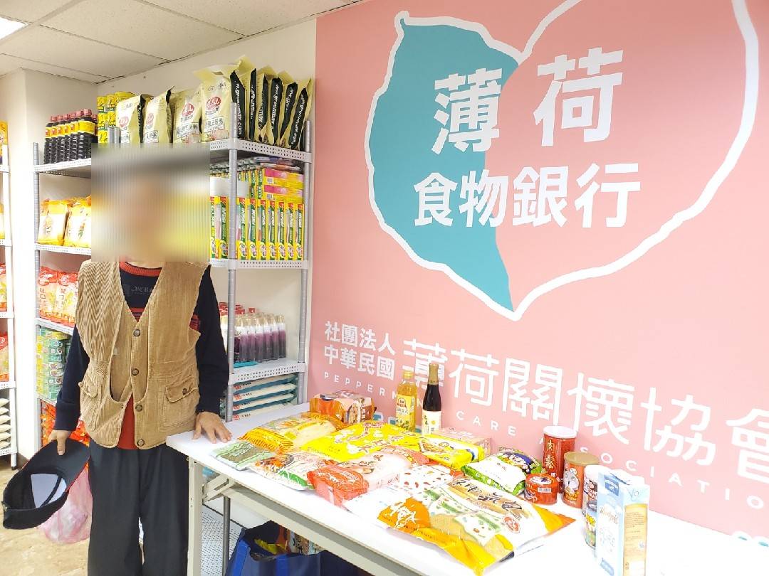 獨自一人居住的吳先生(標題圖檔)