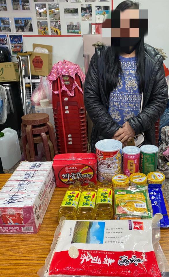 單親王媽媽 獨自撫養兩個未成年的兒子(標題圖檔)