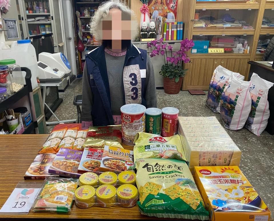 被父母遺棄的孩童 祖父母撫養照顧(標題圖檔)