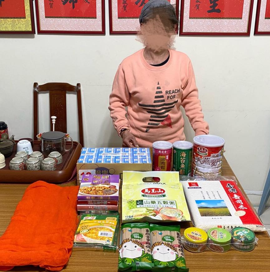 回收維生，無依無靠的獨居老人(標題圖檔)