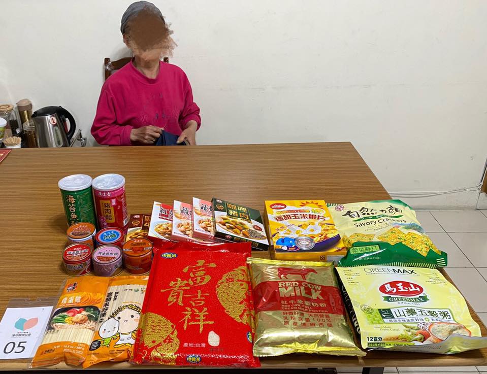 回收維生，無依無靠的獨居老人(標題圖檔)