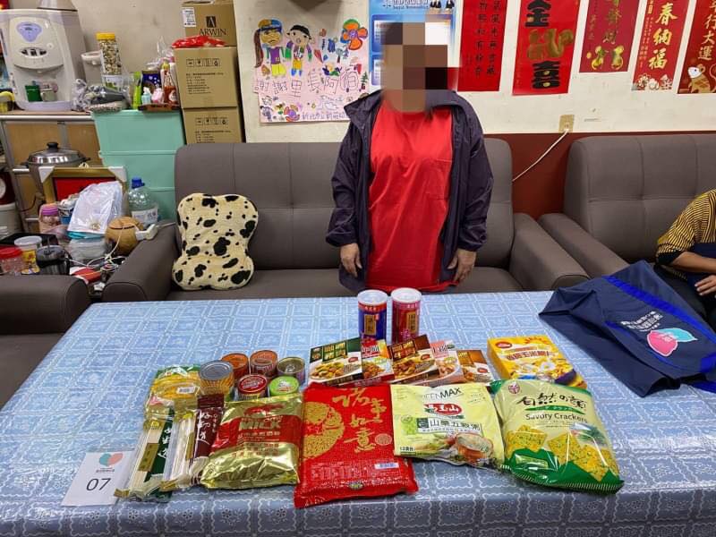 照顧身心障礙女兒的年邁蕭媽媽故事(標題圖檔)