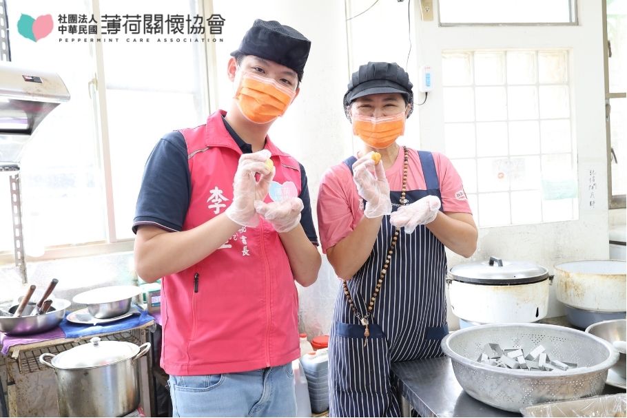 一顆月餅的完成，也是一份心意的傳遞｜中秋送祝福(標題圖檔)